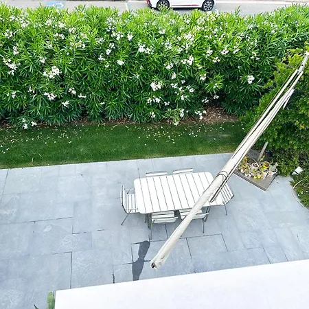 Rosa Del Mare - Elegante Fronte Mare Con Jacuzzi E Giardino Privato Villa