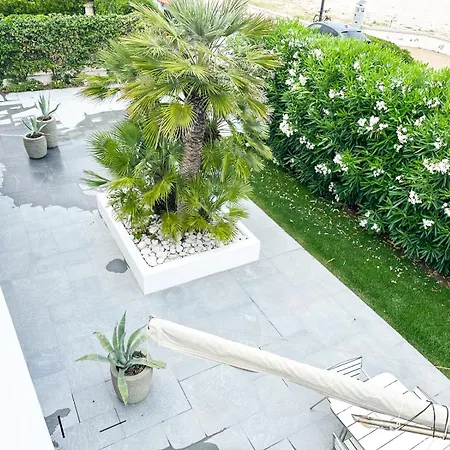 Rosa Del Mare - Elegante Fronte Mare Con Jacuzzi E Giardino Privato Villa *