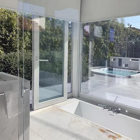 Villa Rosa Del Mare - Elegante Fronte Mare Con Jacuzzi E Giardino Privato *
