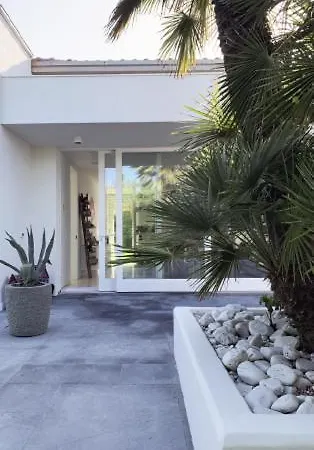 Rosa Del Mare - Elegante Fronte Mare Con Jacuzzi E Giardino Privato