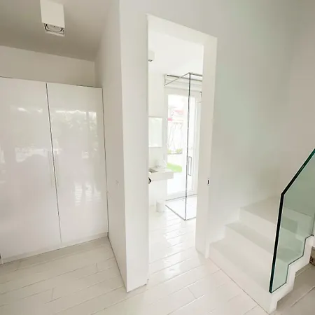 Villa Rosa Del Mare - Elegante Fronte Mare Con Jacuzzi E Giardino Privato *