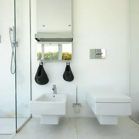 Rosa Del Mare - Elegante Fronte Mare Con Jacuzzi E Giardino Privato Villa