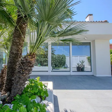 Villa Rosa Del Mare - Fronte Mare Di Design Con Camino E Giardino Privato *